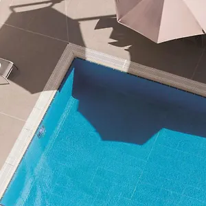 Aparthotel Adina Serviced Court